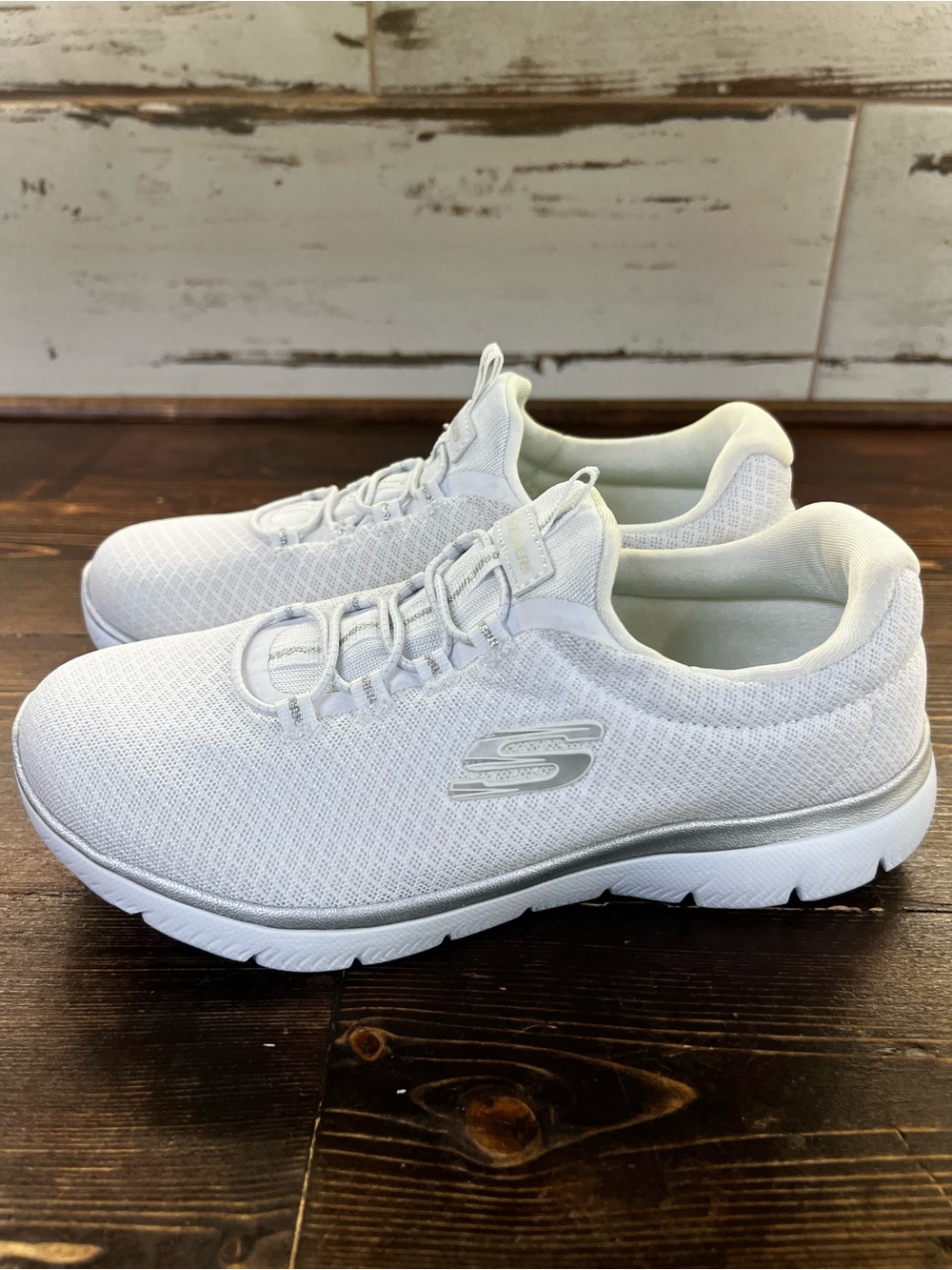 Skechers • Women's Summits Wide Fit Bungee Slip-on Sneakers • White • Size 6
